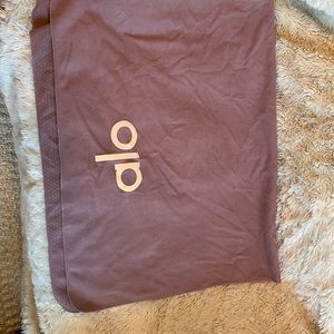 Alo no slip mat towel